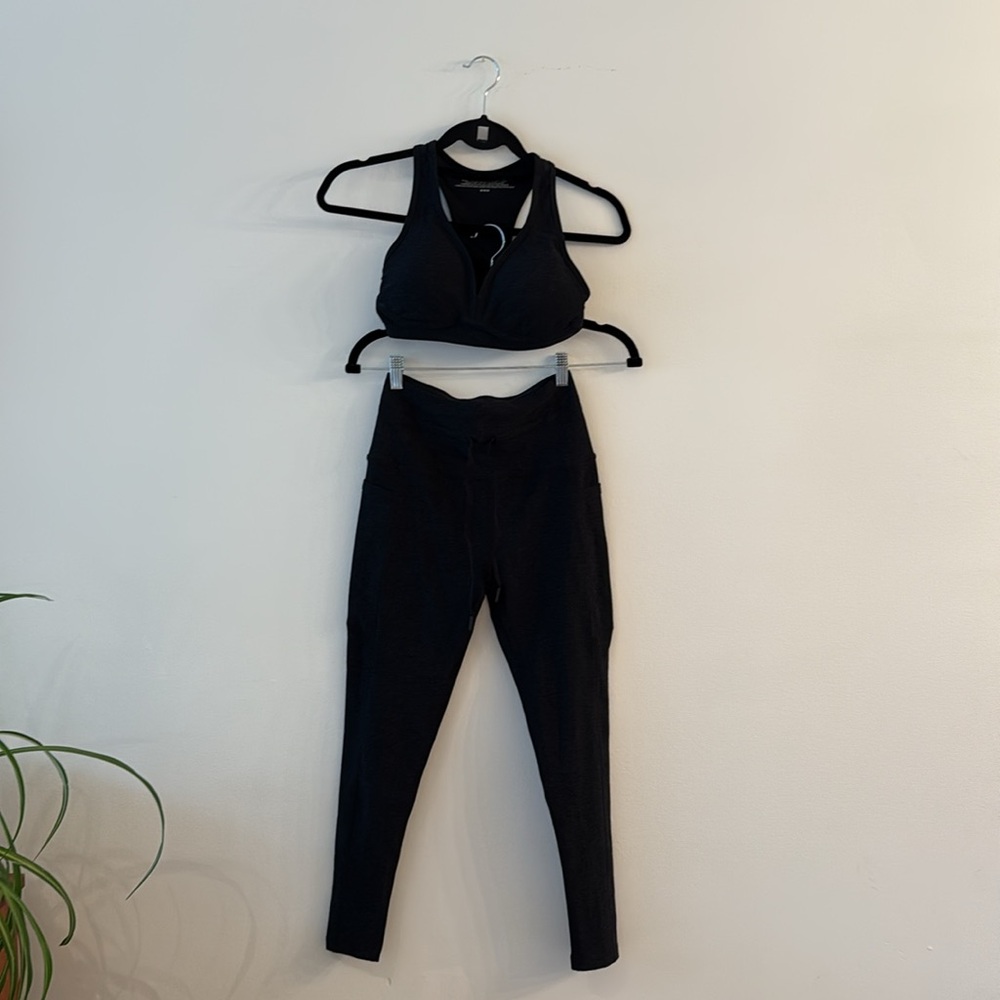 Beyond Yoga black Size Medium Set (Top + Bottom)